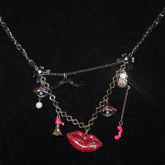 RARE Betsey Johnson Valentines Day Lips Kiss Me Charm necklace love gold tone - Picture 5 of 9